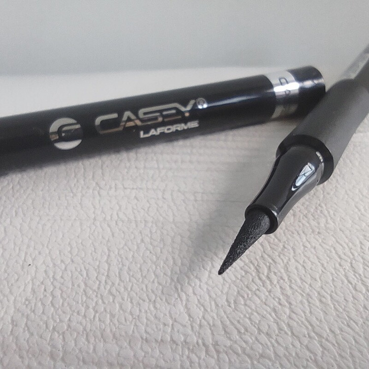 خط چشم ماژیکی کیسی casy